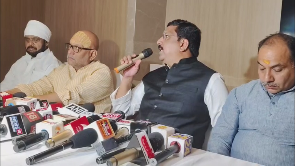 वाराणसी में नासिर हुसैन का केंद्र सरकार पर हमला, अडानी और निजीकरण पर उठाए सवाल