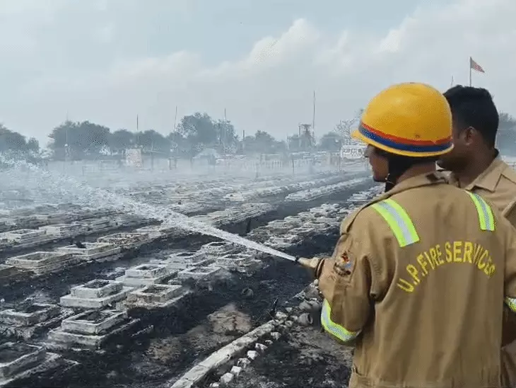 अयोध्या के राजघाट में लक्ष्मी नारायण महायज्ञ के पंडाल में भीषण आग, कोई हताहत नहीं