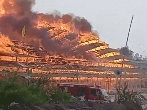 अयोध्या के राजघाट में लक्ष्मी नारायण महायज्ञ के पंडाल में भीषण आग, कोई हताहत नहीं