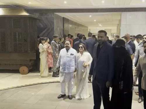 मुंबई में सजी अर्जुन तेंदुलकर की शाही शादी, सानिया चंडोक संग लिए सात फेरे