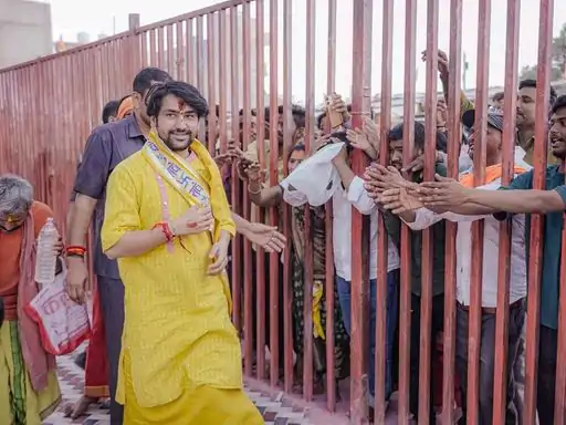 शंकराचार्य के समर्थन में उतरे बागेश्वर बाबा, बोले- गो माता और सनातन की बात करने वाले संतों के साथ हूं