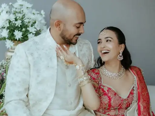 भारतीय क्रिकेटर पृथ्वी शॉ ने इन्फ्लुएंसर आकृति अग्रवाल से की सगाई, सोशल मीडिया पर साझा की खुशखबरी