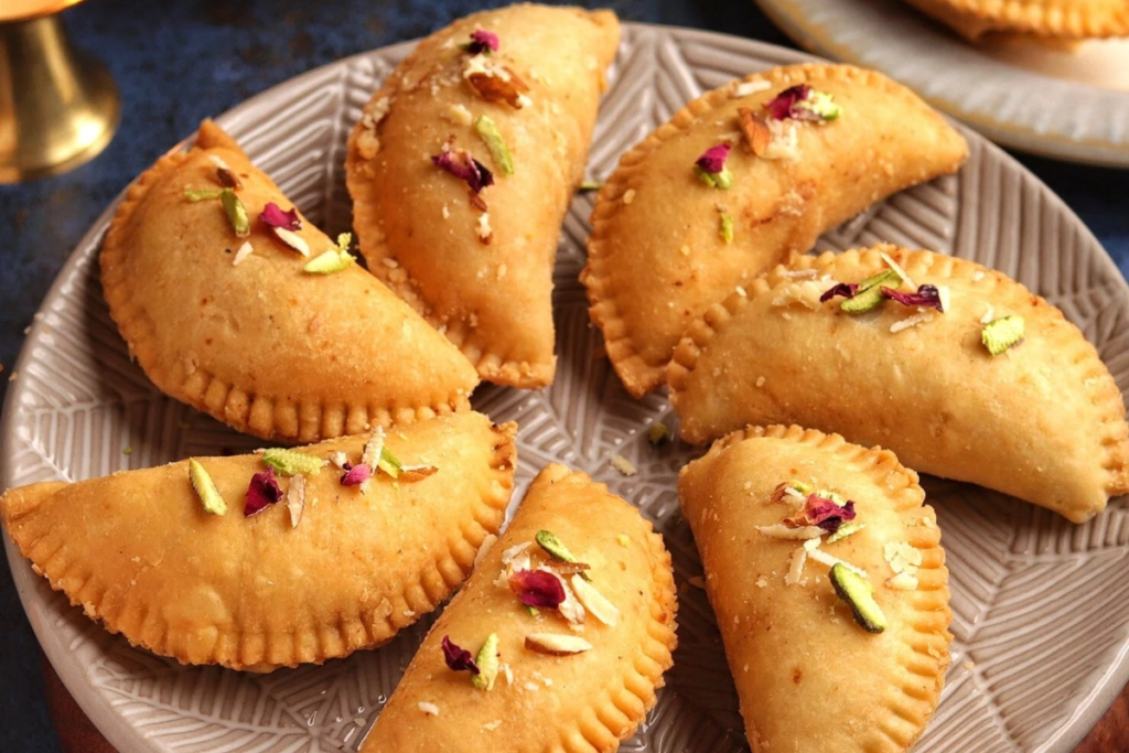 रंगों के साथ स्वाद का तड़का: होली पर बनाएं ये 5 ट्रेडिशनल डिशेज, गुजिया से दही भल्ले तक हर पकवान बनाएगा त्योहार खास