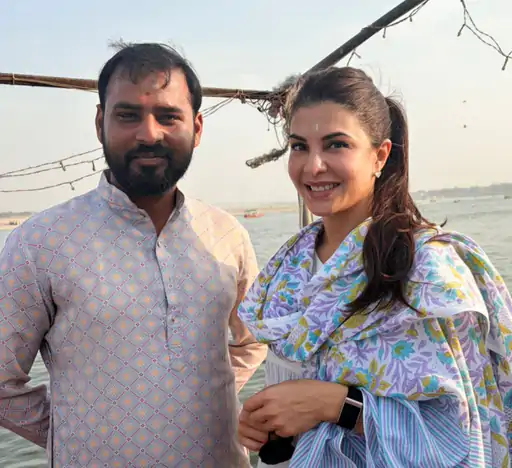 काशी में मां को अंतिम विदाई देने पहुंचीं अभिनेत्री जैकलिन फर्नांडिस, गंगा में किया अस्थि विसर्जन