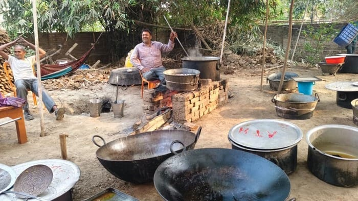 बनारस के स्वाद तक पहुंची एलपीजी सिलेंडर की आंच