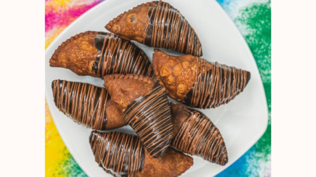 रंगों के साथ स्वाद का तड़का: होली पर बनाएं ये 5 ट्रेडिशनल डिशेज, गुजिया से दही भल्ले तक हर पकवान बनाएगा त्योहार खास