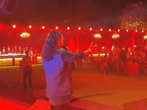 काशी की आध्यात्मिक धरा पर झूमे सुर- कैलाश खेर ने बाबा के दरबार में टेका माथा