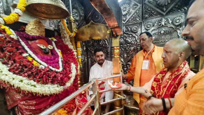 विंध्याचल पहुंचे मुख्यमंत्री योगी आदित्यनाथ, मां विंध्यवासिनी के किए दर्शन-पूजन