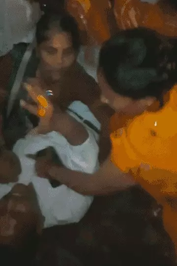 कानपुर: नॉनवेज खाते फोटो वायरल होने पर पुजारी की पिटाई, भीड़ ने मंदिर से घसीटकर बाहर निकाला; पुलिस ने बचाया