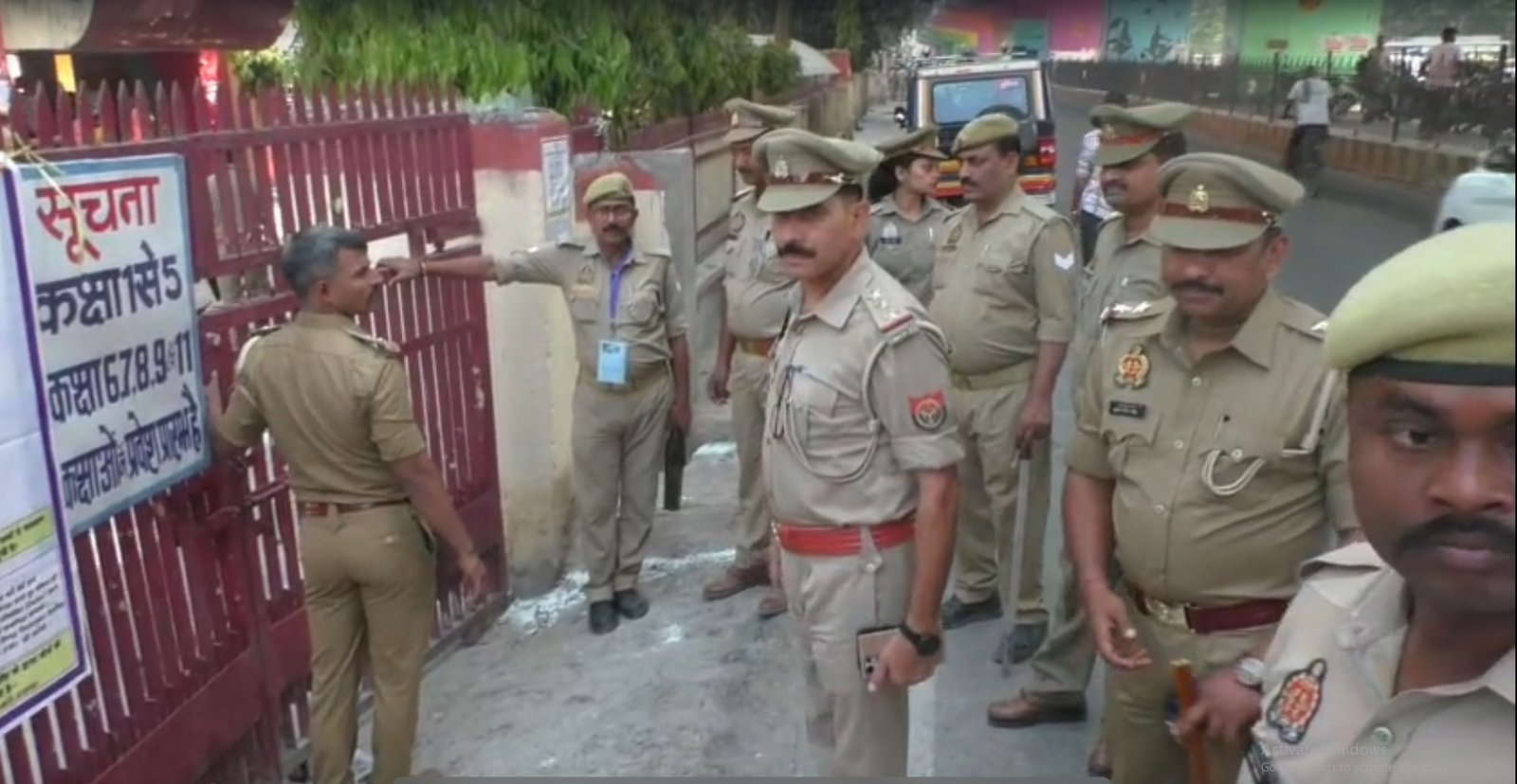 वाराणसी में 46 केंद्रों पर शुरू हुई यूपी पुलिस SI भर्ती परीक्षा, 77 हजार से अधिक अभ्यर्थी शामिल