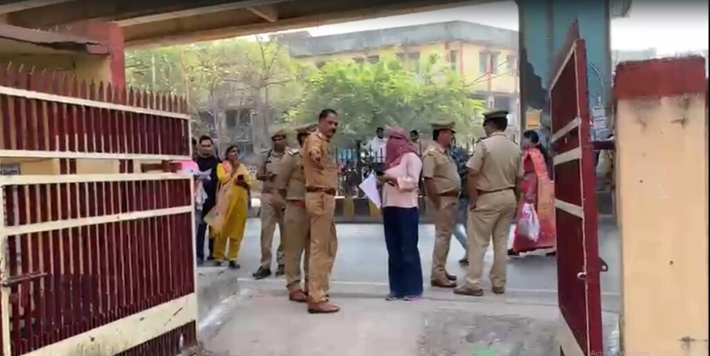 वाराणसी में 46 केंद्रों पर शुरू हुई यूपी पुलिस SI भर्ती परीक्षा, 77 हजार से अधिक अभ्यर्थी शामिल