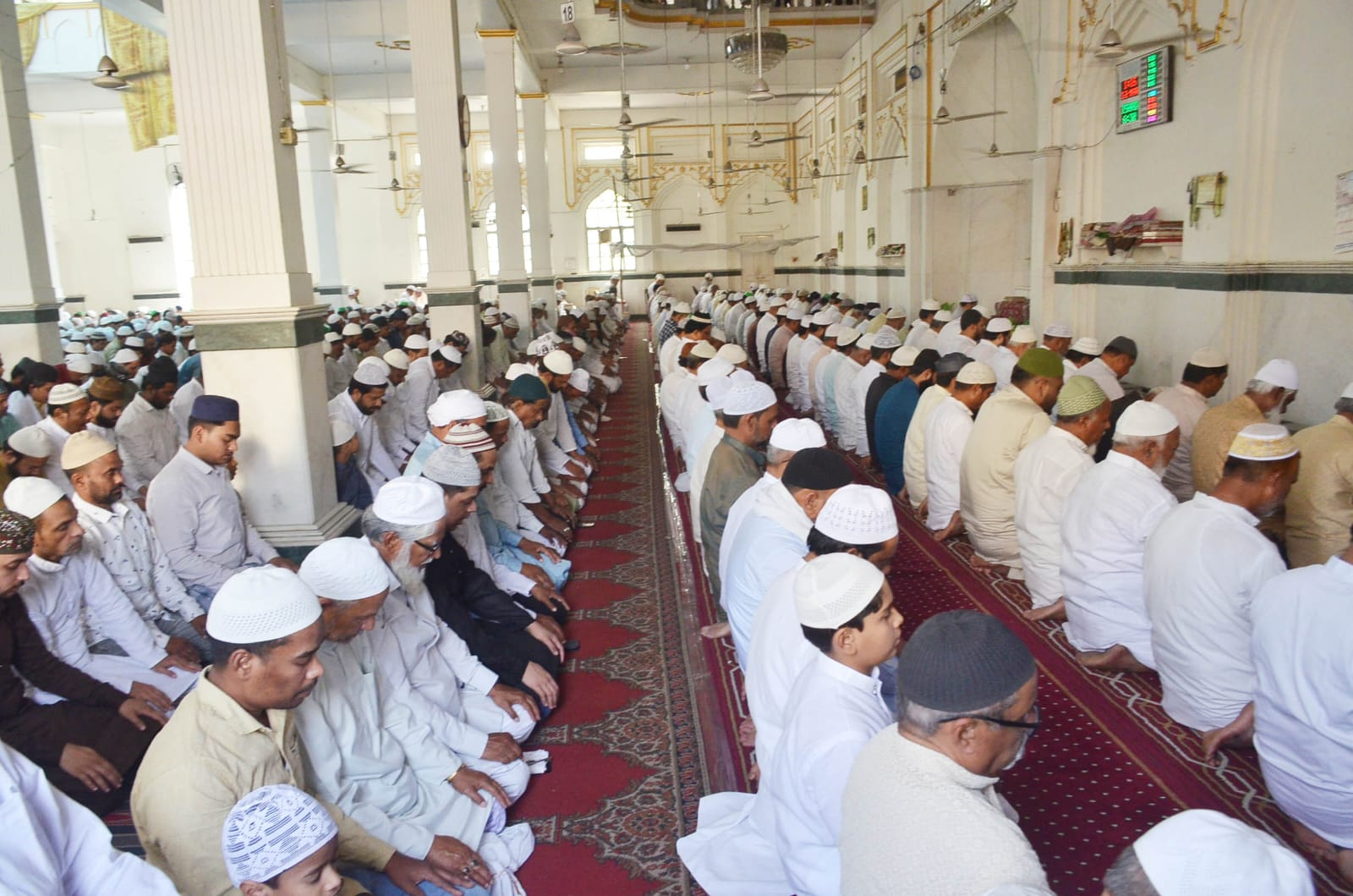 अकीदत के साथ अदा हुई अलविदा जुमे की नमाज