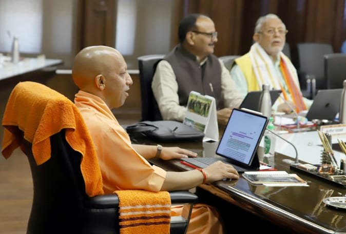 यूपी कैबिनेट के अहम फैसले: 30 प्रस्तावों को मंजूरी, गांवों तक बस सेवा और रजिस्ट्रेशन प्रक्रिया होगी सख्त