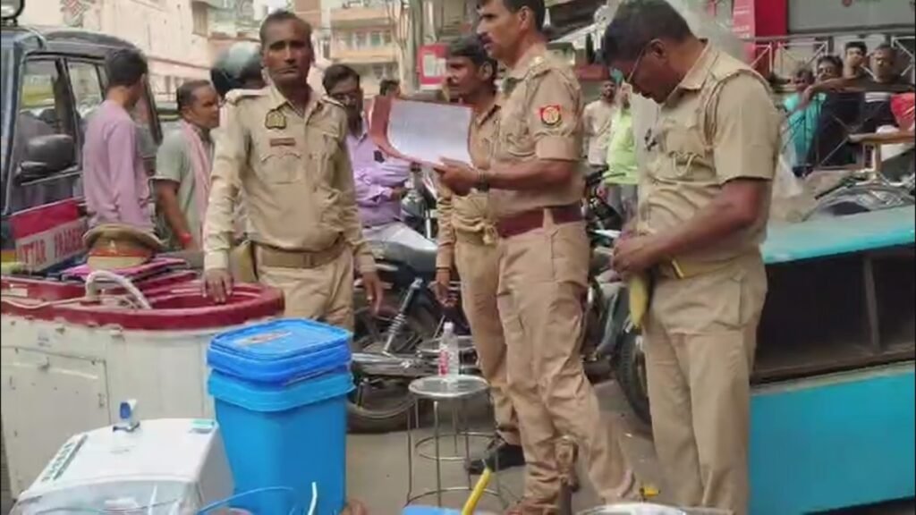 वाराणसी: अवैध कफ सिरप प्रकरण में बड़ी कार्रवाई, फरार आरोपी के घर कुर्की