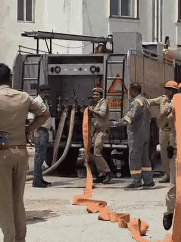 BHU IMS के गोदाम में लगी भीषण आग, शॉर्ट सर्किट से भड़की आग, दमकल की तत्परता से टली बड़ी घटना