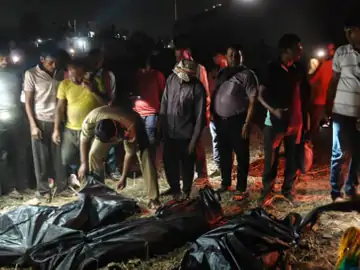 प्रयागराज में दर्दनाक हादसा: ट्रेन की चपेट में आने से 5 लोगों की मौत, तीन की पहचान नहीं