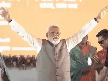 काशी में पीएम मोदी का भोजपुरी अंदाज़, बोले-माई-बहिन के प्रणाम करत हई; विपक्ष पर साधा निशाना