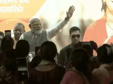 काशी में पीएम मोदी का भोजपुरी अंदाज़, बोले-माई-बहिन के प्रणाम करत हई; विपक्ष पर साधा निशाना