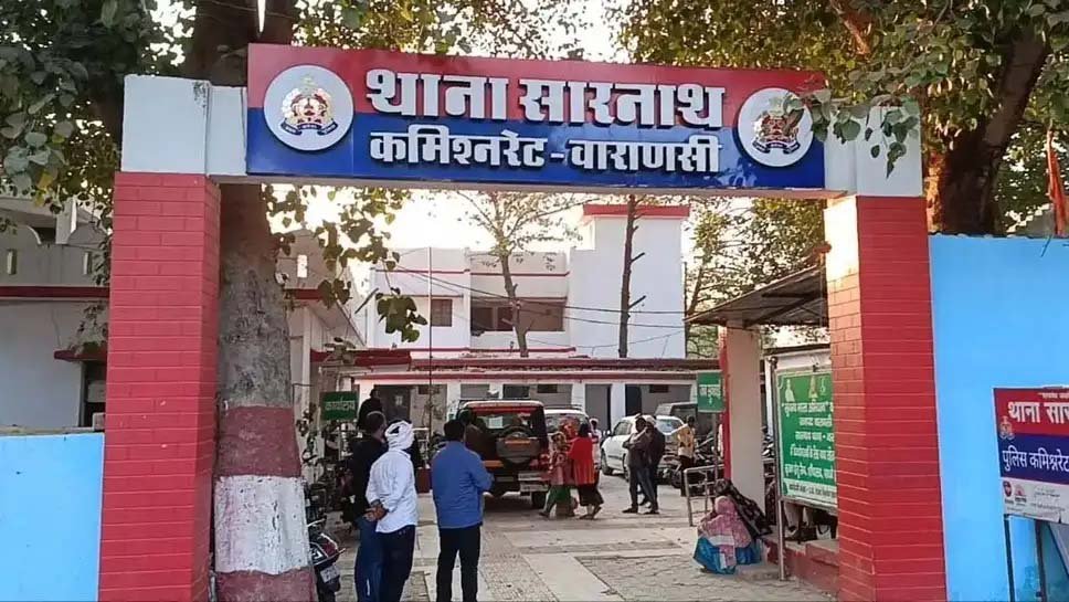 वाराणसी में चन्द्रा चौराहा पर ट्रैफिक सिपाही से मारपीट, चार युवक हिरासत में