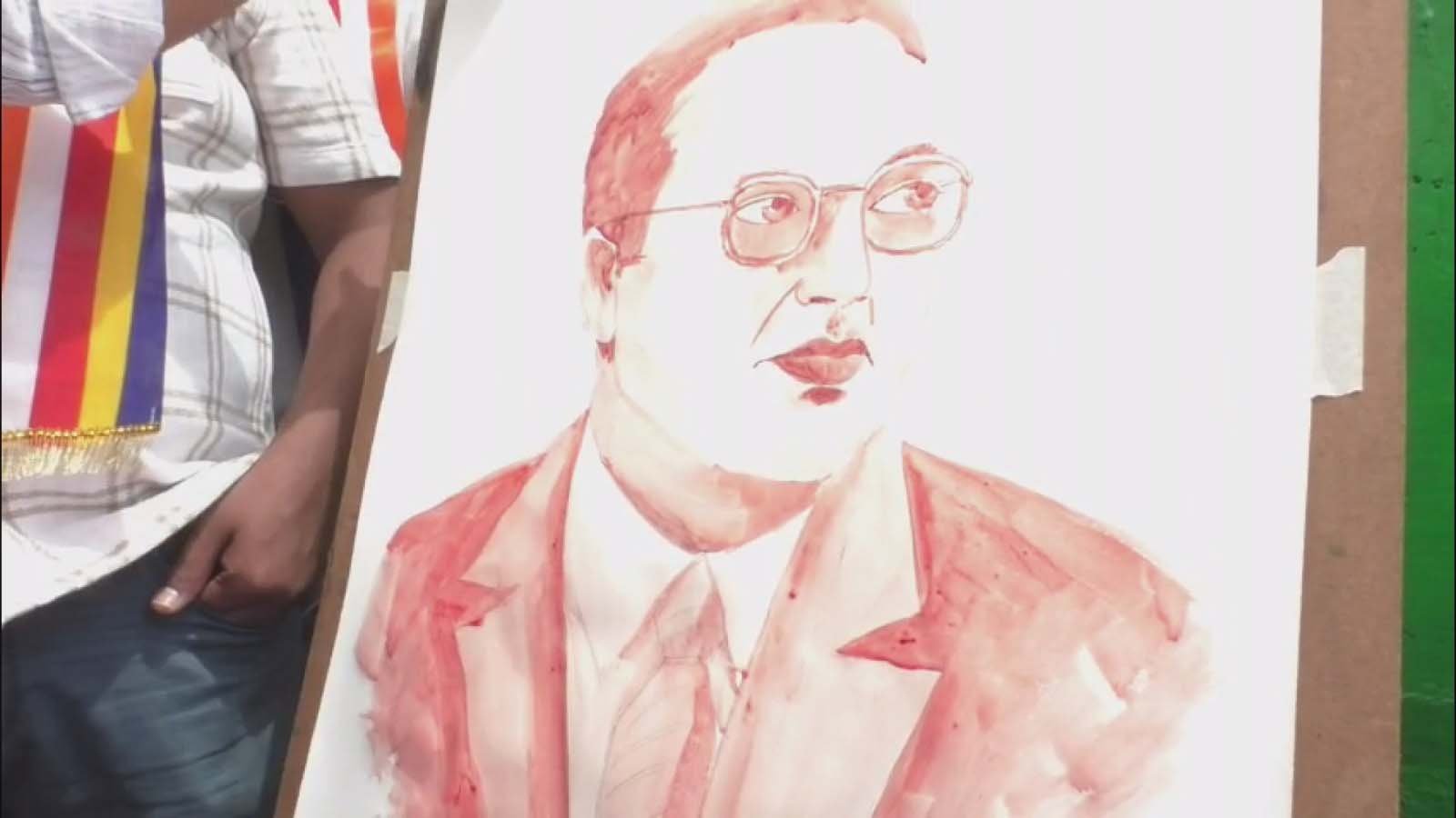 वाराणसी में अंबेडकर जयंती पर अनोखी श्रद्धांजलि, युवाओं ने खून से बनाई तस्वीर