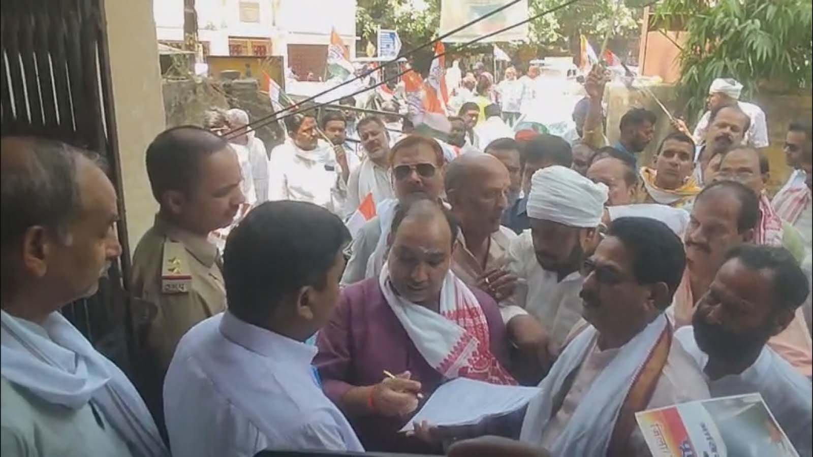 वाराणसी में स्मार्ट और प्रीपेड मीटर के खिलाफ कांग्रेस का प्रदर्शन, 10 दिन की चेतावनी