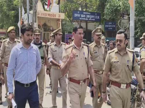 वाराणसी में श्रमिक संगठनों के प्रस्तावित प्रदर्शन पर प्रशासन सख्त, भारी पुलिस बल तैनात