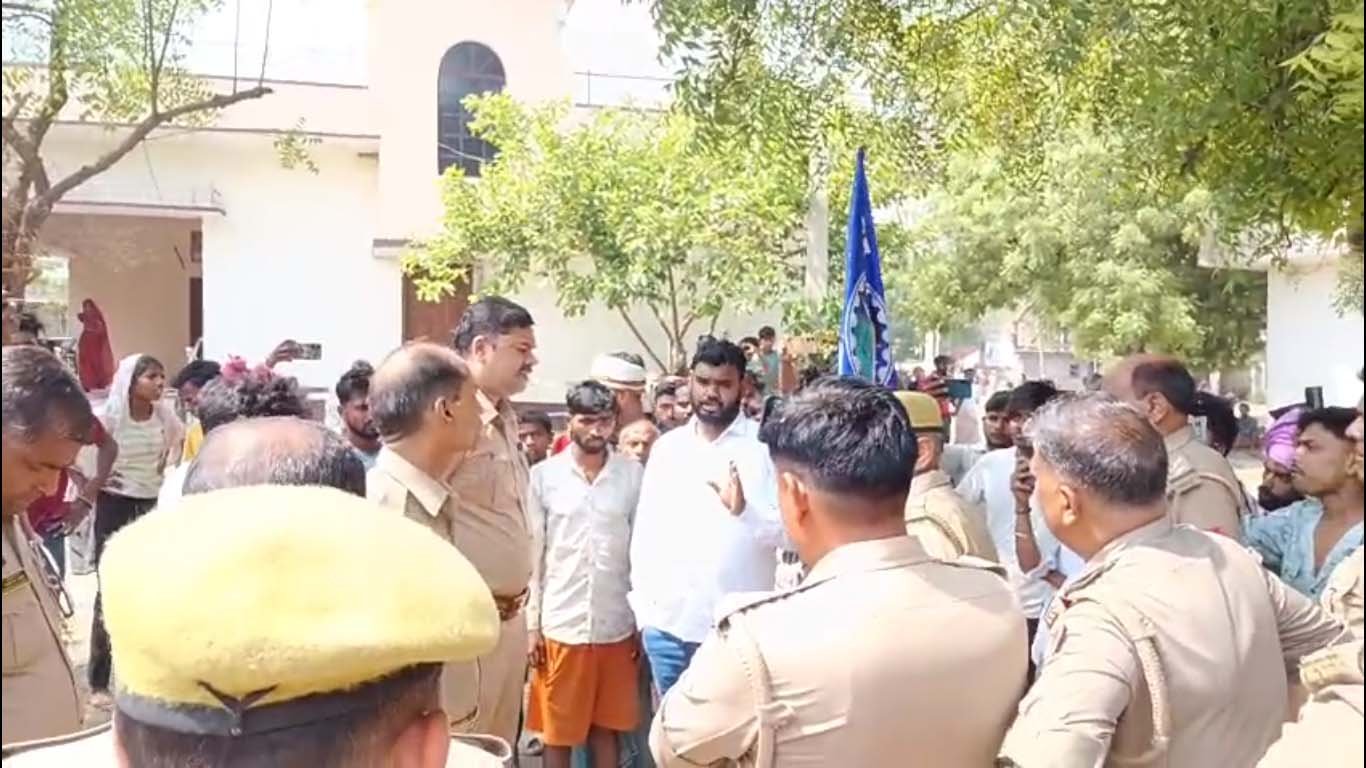 प्रह्लाद घाट पर शराब ठेका बना विवाद की जड़, महिलाओं के नेतृत्व में जोरदार विरोध प्रदर्शन