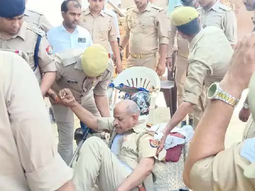 वाराणसी में आंबेडकर-केशरिया झंडा विवाद में फिर बवाल, पत्थरबाजी में एसीपी घायल, कई पुलिसकर्मी जख्मी; पांच थानों की फोर्स तैनात