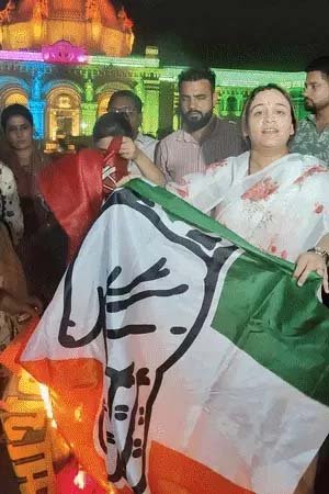 लखनऊ: महिला आरक्षण विधेयक पर सियासत गरम, देर रात सड़क पर उतरे समर्थक