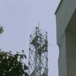 वाराणसी: नदेसर में बीएसएनएल टावर पर चढ़ा युवक, पुलिस-फायर टीम मौके पर, समझाने की कोशिश जारी