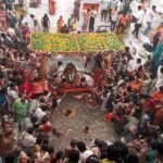 अक्षय तृतीया पर काशी के मणिकर्णिका घाट स्थित चक्र पुष्करिणी कुंड में उमड़ा आस्था का सैलाब, हजारों श्रद्धालुओं ने लगाई पवित्र डुबकी