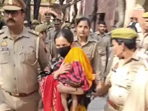 मेरठ हत्याकांड: कड़ी सुरक्षा में कोर्ट पहुंचे मुस्कान-साहिल, 46 मिनट चली पूछताछ; 28 अप्रैल को आ सकता है फैसला