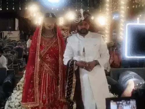 बस्ती में शादी से पहले ड्रामा: दुल्हन के प्रेमी ने पहुंचकर रुकवाई बारात, खुद रचाई शादी