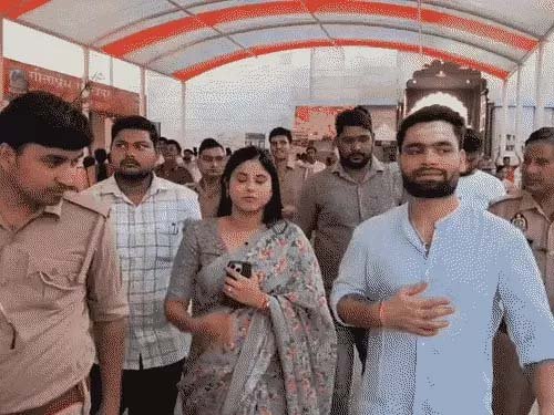 काशी में दिखी आस्था और सादगी: क्रिकेटर रिंकू सिंह संग मंगेतर प्रिया सरोज ने किए बाबा विश्वनाथ के दर्शन, जून में शादी की चर्चा तेज