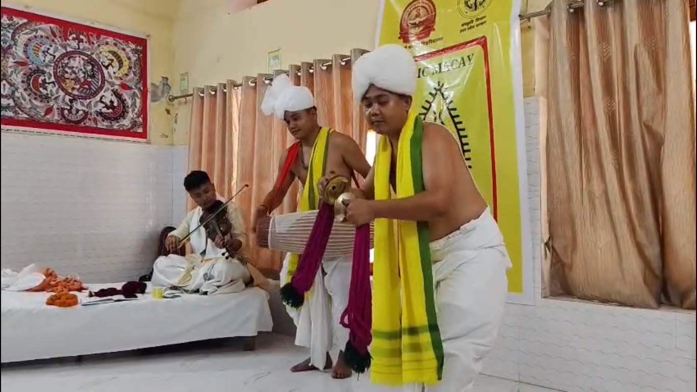 काशी विद्यापीठ में सांस्कृतिक संगम, मणिपुरी कलाकारों की रासलीला प्रस्तुति ने मोहा मन