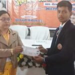 UP बोर्ड परिणाम: वाराणसी के सूर्यदीप प्रजापति बने जिला टॉपर, कॉलेज में खुशी का माहौल