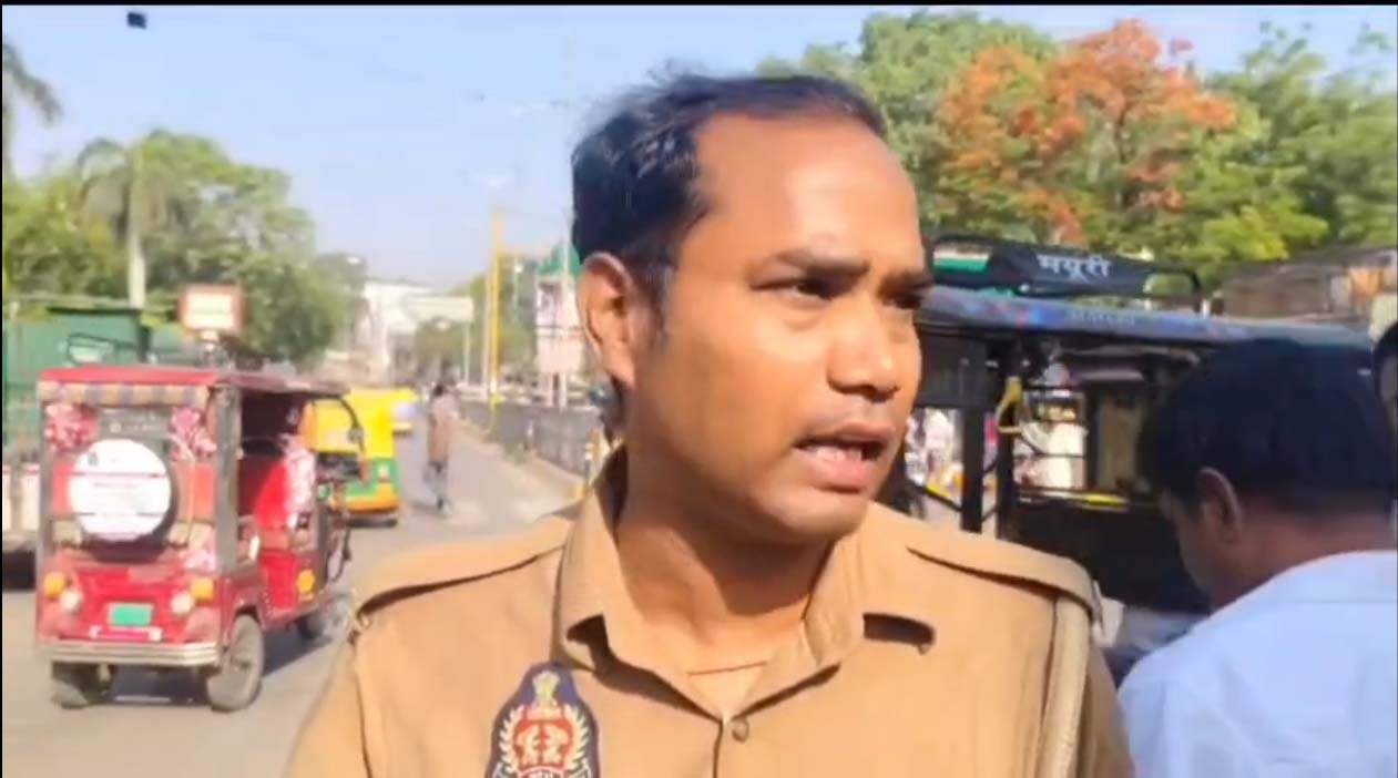 वाराणसी: सरदार पटेल प्रतिमा के पास कार्यक्रम के दौरान सिपाही ने सुनाई पीड़ा, एक साल से ट्रांसफर का इंतजार