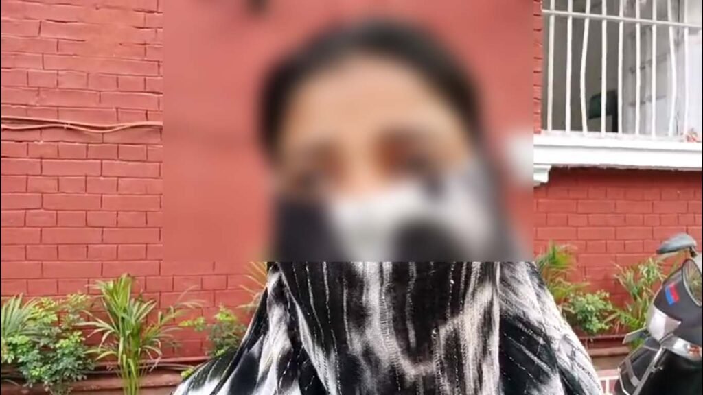 वाराणसी में फर्जी पहचान से शादी का आरोप: धर्म बदलने का दबाव, शोषण का केस; हिरासत से आरोपी फरार, पुलिस पर सवाल