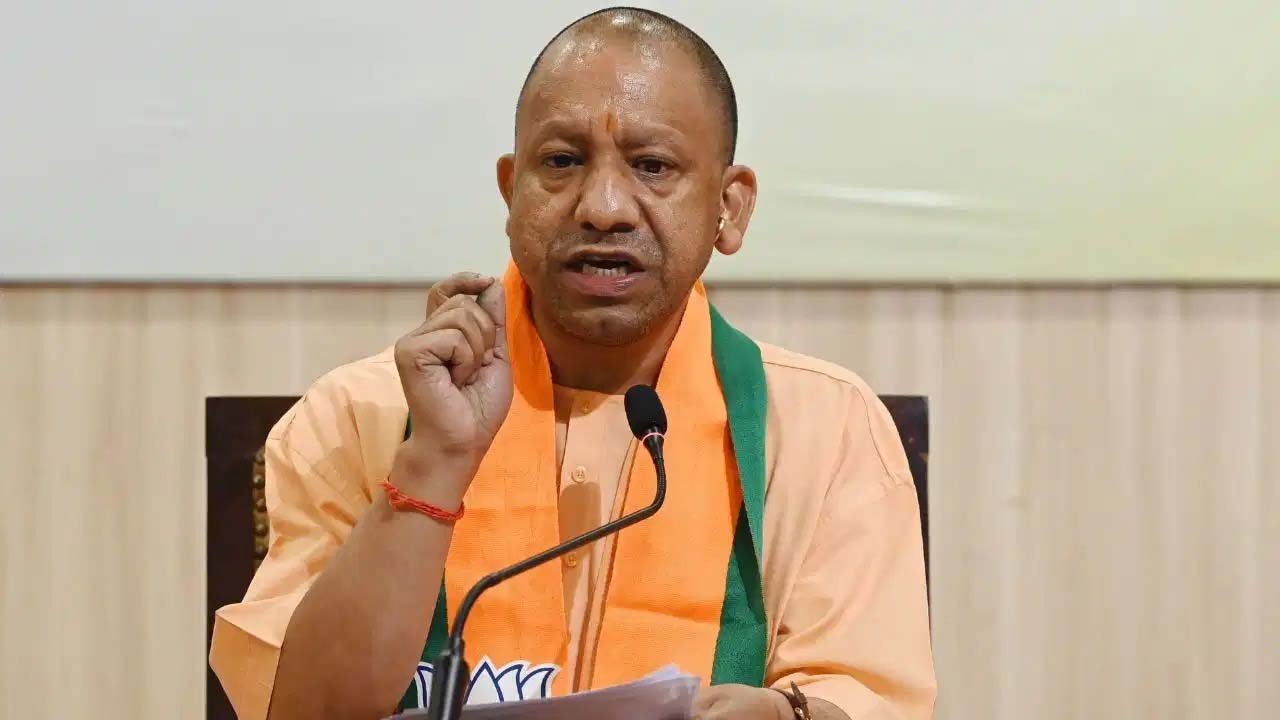 UP में पुलिस भर्ती का बड़ा मौका: योगी आदित्यनाथ बोले-1 लाख पदों पर होगी नियुक्ति, 936 अभ्यर्थियों को बांटे नियुक्ति पत्र