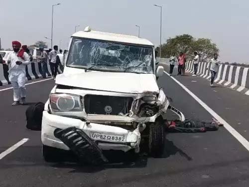 शाहजहांपुर में फ्लाईओवर पर दर्दनाक सड़क हादसा, एक ही परिवार के चार लोगों की मौत