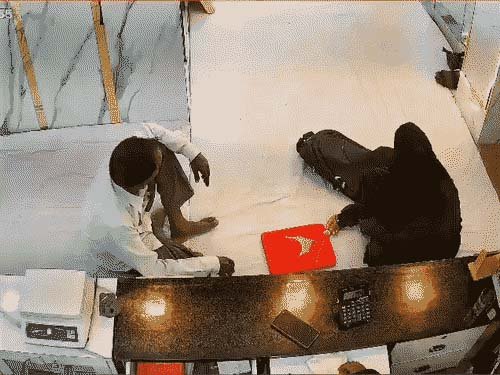 अयोध्या में बुर्का पहनकर ज्वेलरी शॉप से 3.6 लाख की लूट, युवती और बॉयफ्रेंड गिरफ्तार