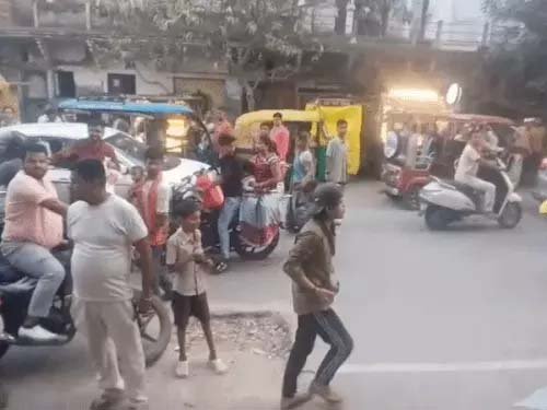 भेलूपुर थाना क्षेत्र में गाड़ी-टोली विवाद से भिड़ंत, इलाके में अफरा-तफरी