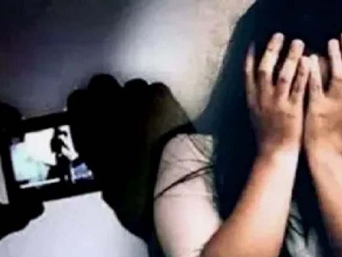 वाराणसी: निजी फोटो वायरल करने की धमकी, युवती की शिकायत पर मुकदमा दर्ज