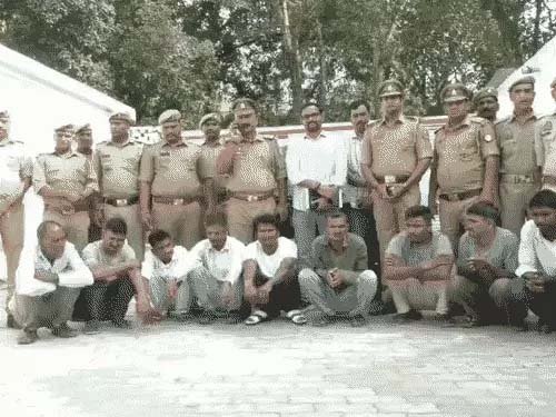 वाराणसी में टप्पेबाज गिरोह का भंडाफोड़, 10 आरोपी गिरफ्तार