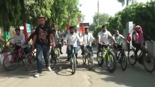 छात्र मुद्दों पर NSUI का प्रदर्शन, साइकिल यात्रा के दौरान काशी विद्यापीठ पर रोके गए कार्यकर्ता