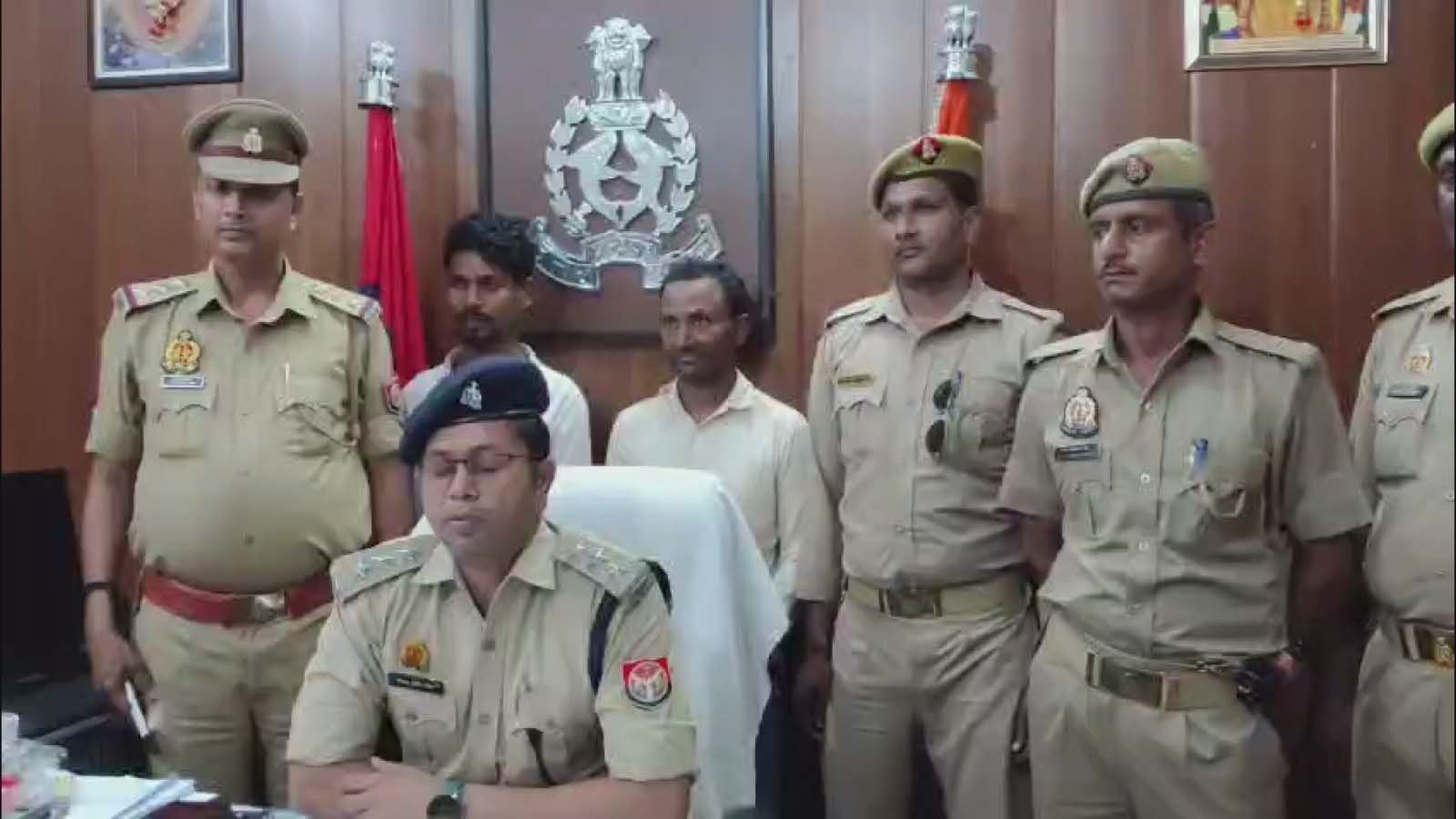 वाराणसी में मोबाइल चोरी और यूपीआई फ्रॉड करने वाले दो आरोपी गिरफ्तार, 9 फोन बरामद