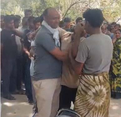 वाराणसी में खौफनाक कत्ल: मामूली विवाद में देवर बना दरिंदा, भाभी पर कुल्हाड़ी से सिर-गर्दन पर ताबड़तोड़ वार, मौके पर मौत