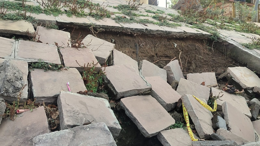 बदहाली की मार झेल रहा शिवपुर का ऐतिहासिक रामभट्ट तालाब