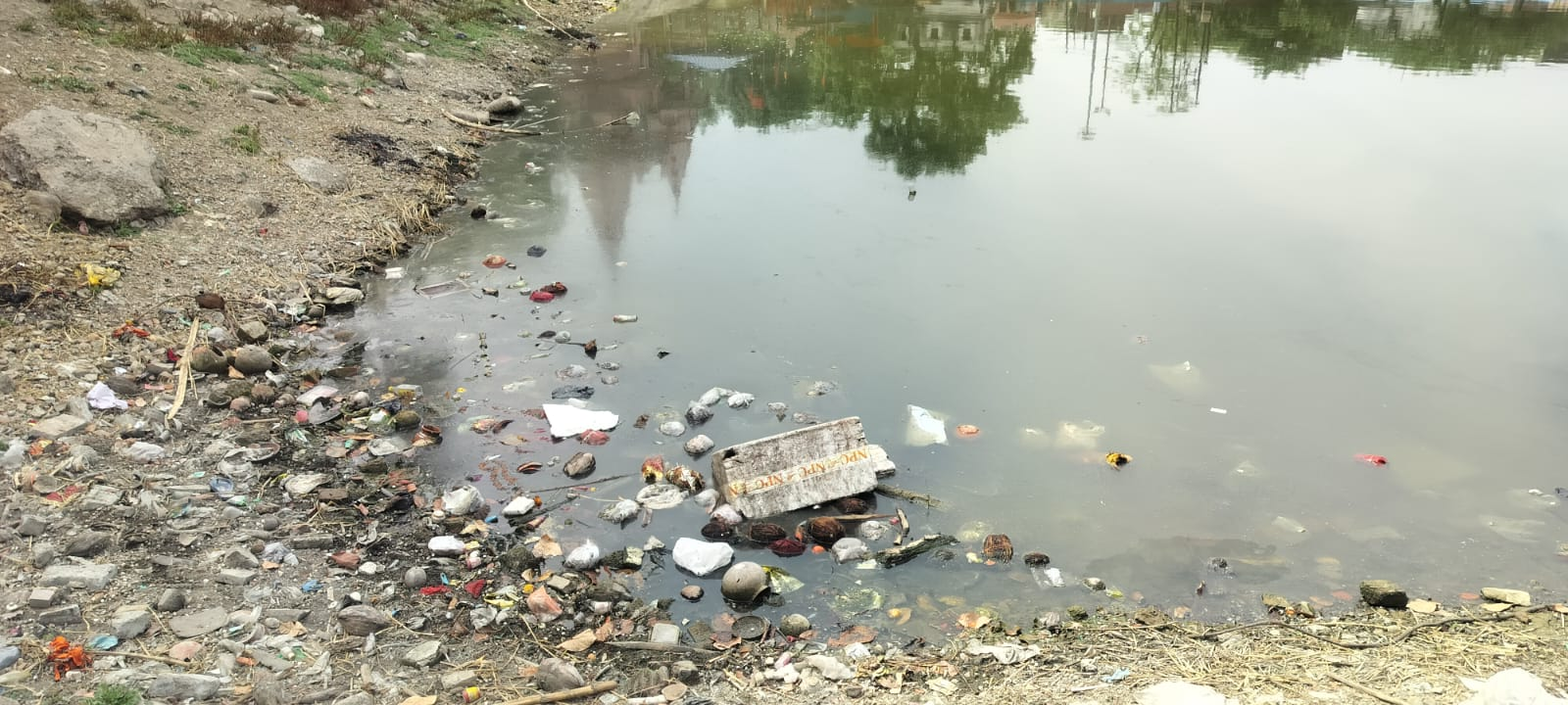 बदहाली की मार झेल रहा शिवपुर का ऐतिहासिक रामभट्ट तालाब