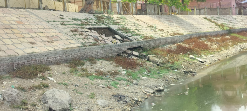 बदहाली की मार झेल रहा शिवपुर का ऐतिहासिक रामभट्ट तालाब